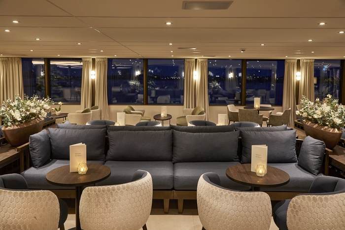 Viva Cruises Viva One - Bar & Lounge 4.jpg